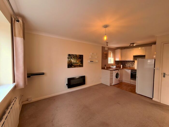 1 Bedroom Flat To Rent In Thurlow Road, Torquay, TQ1