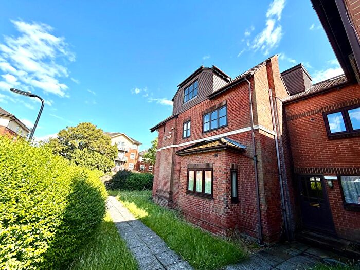 1 Bedroom Apartment To Rent In Hill Lane, SO15