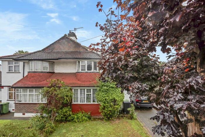 3 Bedroom Semi-Detached House To Rent In Kingsand Road Lee, SE12