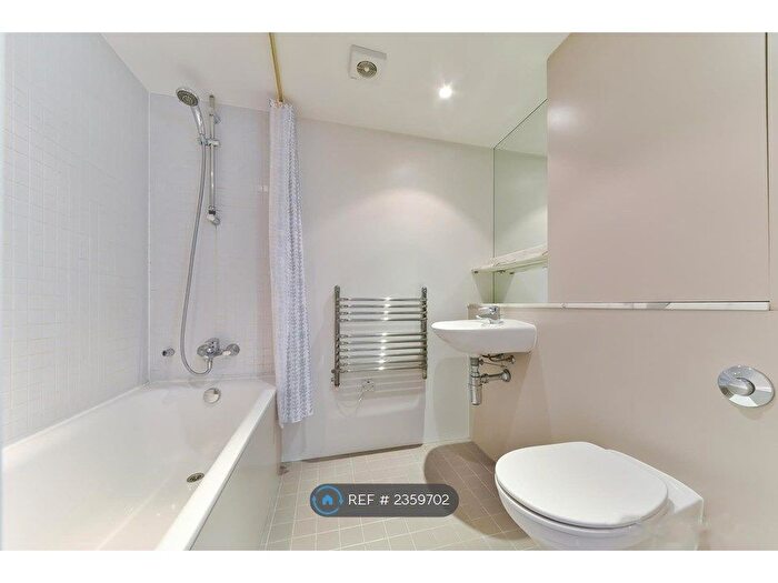 2 Bedroom Flat To Rent In Arizona Building, London, SE13