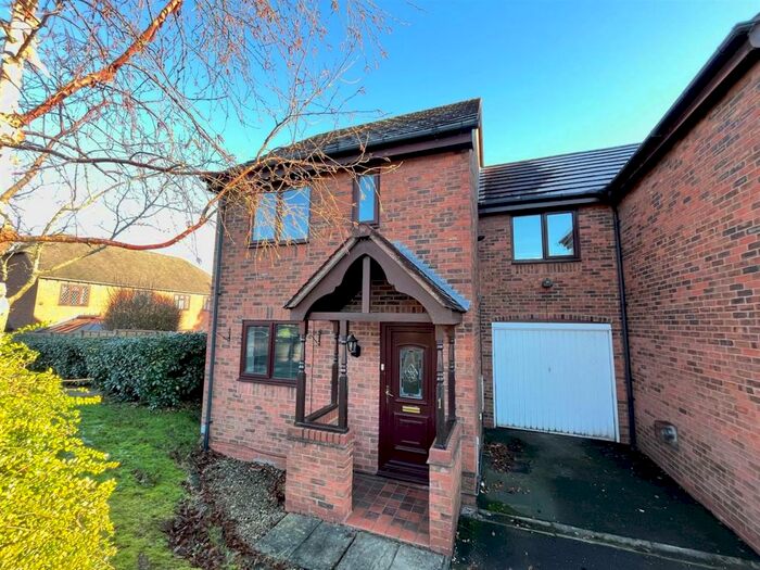 3 Bedroom House To Rent In Bramley Drive, Hollywood, Birmingham, B47
