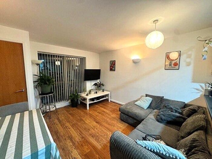 2 Bedroom Flat To Rent In Raleigh Street, Arboretum, Nottingham, NG7