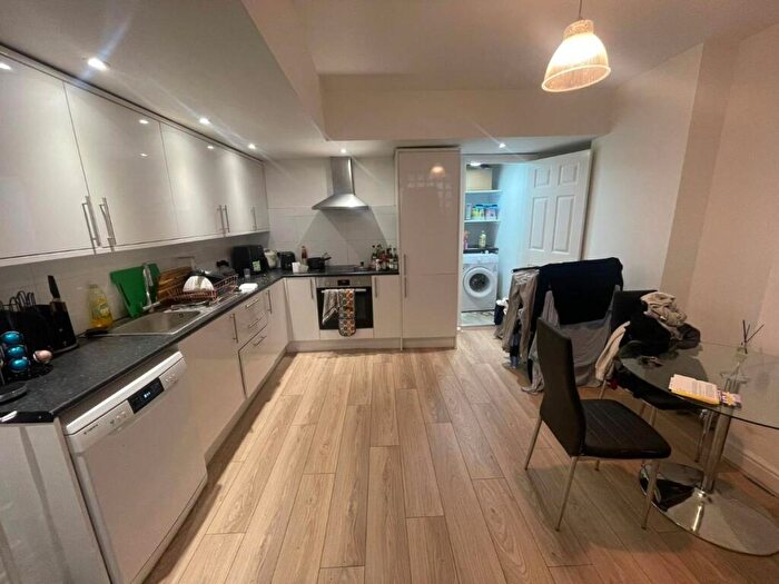 3 Bedroom Maisonette To Rent In Hornsey Road, London, N19