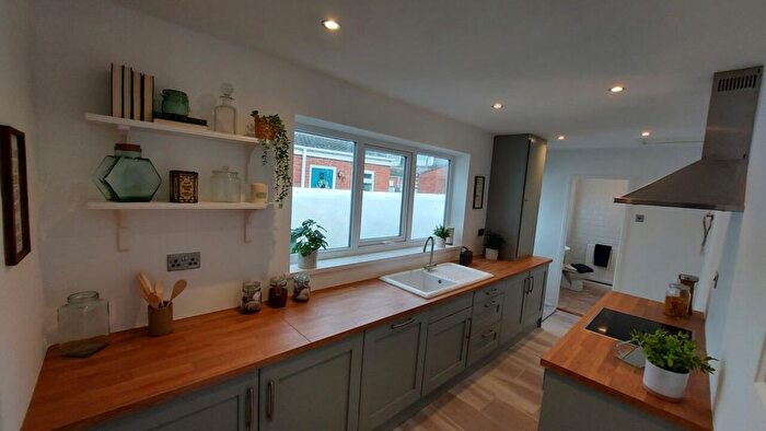 2 Bedroom Cottage To Rent In Hill Street, Sunderland, Tyne And Wear, SR3