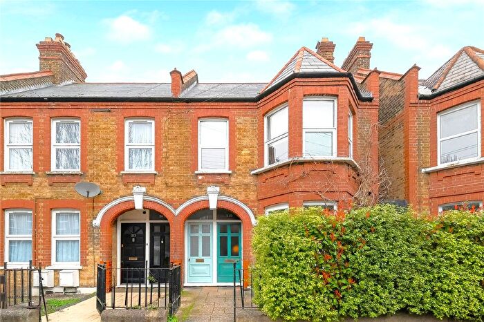 2 Bedroom Flat For Sale In Brettenham Road, Walthamstow, London, E17