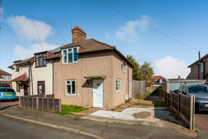 3 Bedroom House To Rent In Colyers Close, Erith, DA8