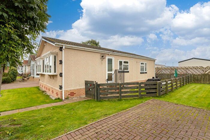 2 Bedroom Mobile/park Home For Sale In Annsmuir Caravan Park, Ladybank, Cupar, Fife, KY15