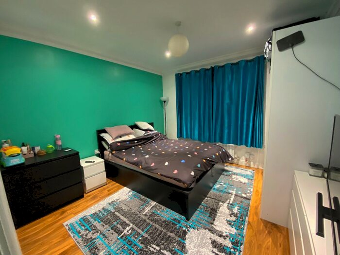 1 Bedroom Flat To Rent In Temple Avenue, Dagenham, RM8