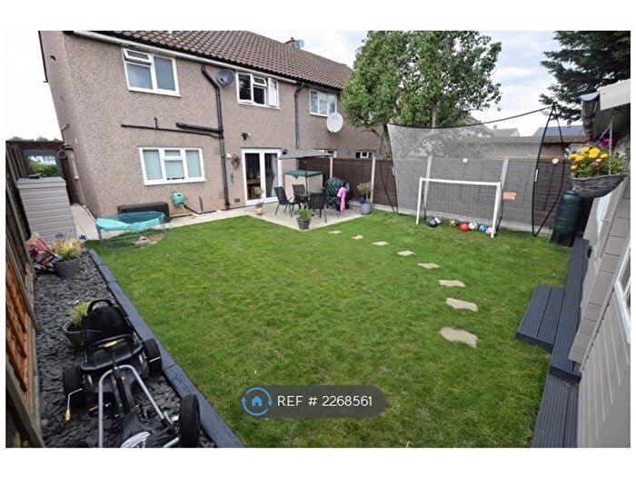 3 Bedroom Semi-Detached House To Rent In Wooding Grove, Harlow, CM19