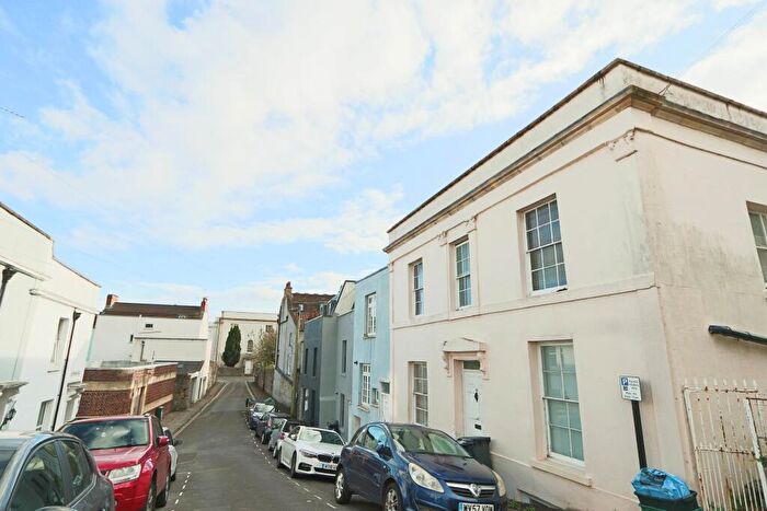 4 Bedroom Semi-Detached House To Rent In Sutherland Place, Bristol, BS8