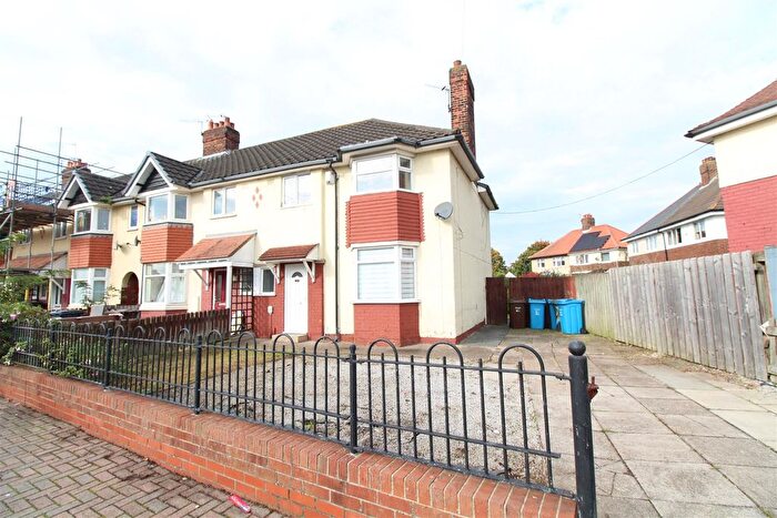 3 Bedroom End Of Terrace House To Rent In Th Avenue, Hull, HU6