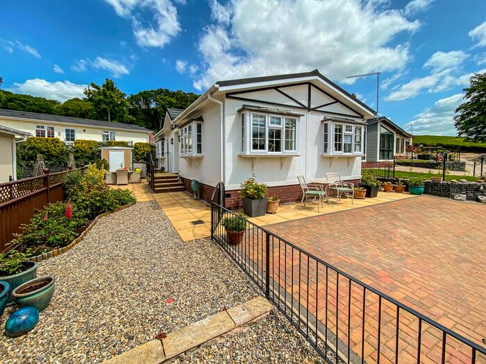 2 Bedroom Mobile/park Home For Sale In Homelands Park, Chorley, WV16