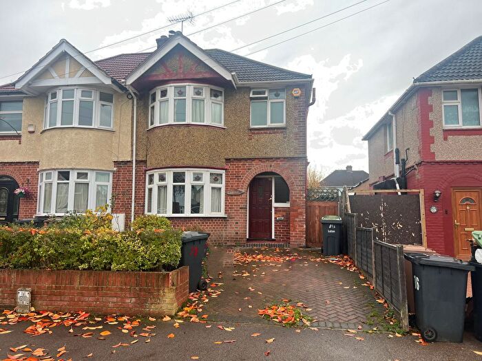 3 Bedroom Semi Detached House To Rent In Somerset Avenue, Luton, LU2