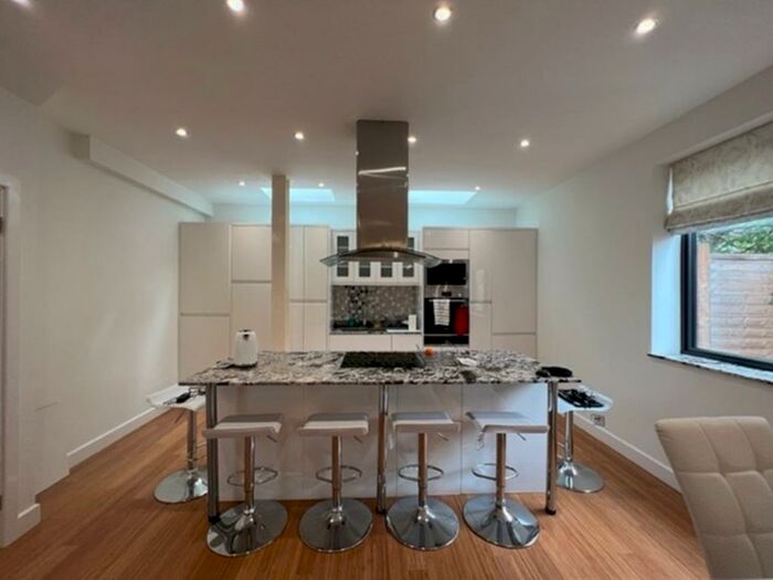 3 Bedroom Apartment To Rent In Chaucer Road, Herne Hill, London, SE24