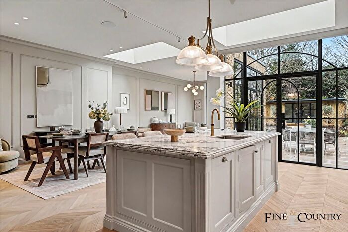 4 Bedroom Semi Detached House For Sale In Dyne Road, London, NW6