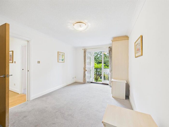 2 Bedroom Apartment To Rent In Twig Folly Close, Bethnal Green, E2