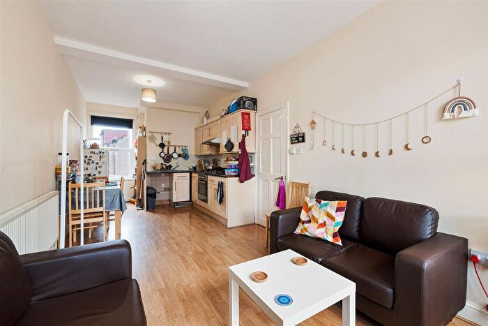 2 Bedroom Flat To Rent In High Road Leytonstone, Leytonstone, E11