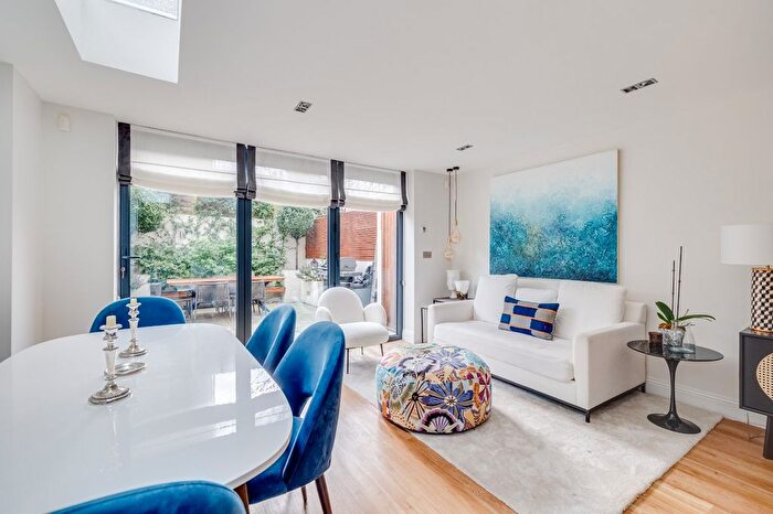 4 Bedroom Terraced House To Rent In Hannell Road, Fulham, SW6