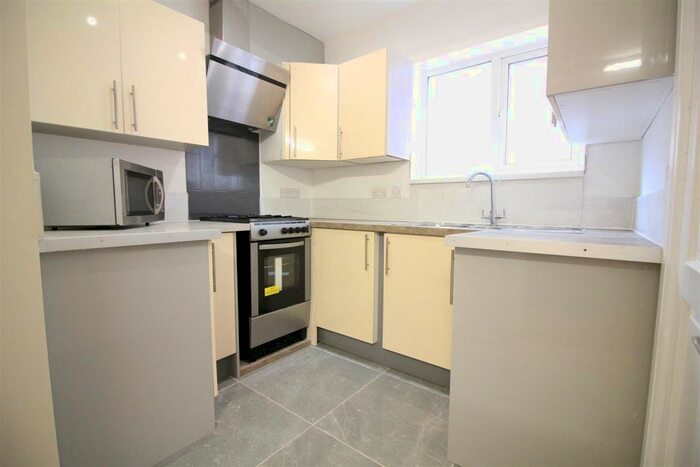 1 Bedroom Flat To Rent In Park Road, Hounslow, TW3