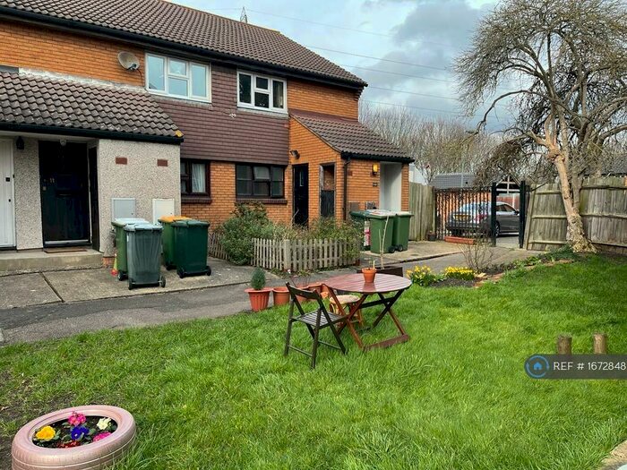 1 Bedroom Maisonette To Rent In Butterfield Square, London, E6