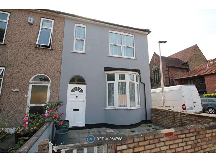 4 Bedroom End Of Terrace House To Rent In Lowbrook Road, Ilford, IG1