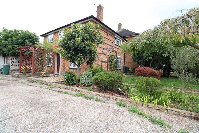 4 Bedroom Semi-Detached House To Rent In Dundrey Crescent, Merstham, RH1