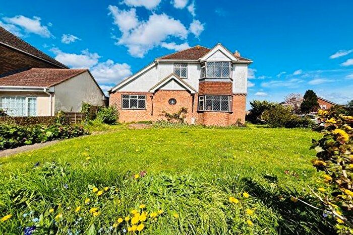 4 Bedroom Detached House To Rent In Mount Road, Rochester, ME1