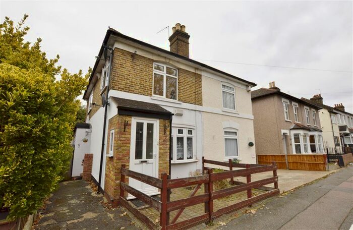 1 Bedroom Flat To Rent In Hainault Road, Collier Row, Romford, Essex, RM5