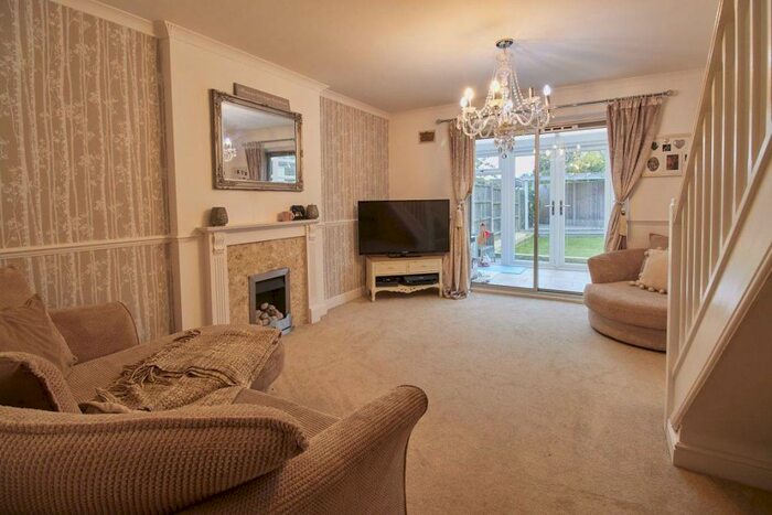 3 Bedroom Semi-Detached House To Rent In Brosdale Drive, Hinckley, LE10