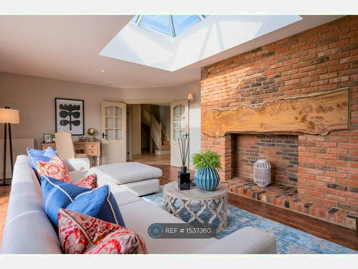 4 Bedroom Detached House To Rent In Stanlake Park, Twyford, Reading, RG10