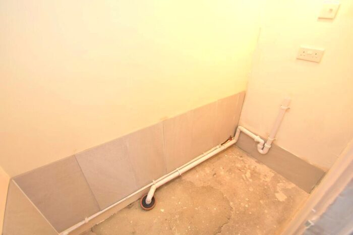 2 Bedroom Flat To Rent In Fawcett Road Silver Sub, Southsea, Hampshire, PO4