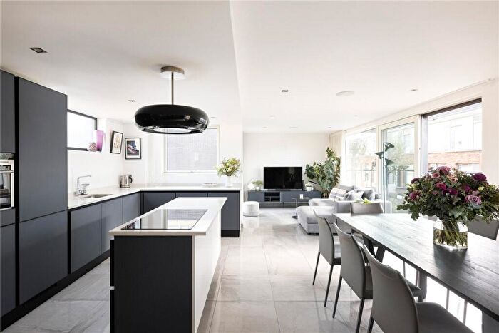 2 Bedroom Penthouse For Sale In Pear Tree Street, London, EC1V