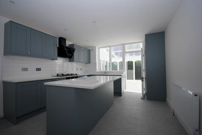 4 Bedroom End Of Terrace House To Rent In Stockwell Park Road, Stockwell, SW9