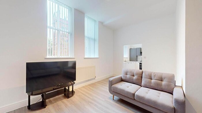 3 Bedroom Flat To Rent In Wilmslow Road, Withington, M20