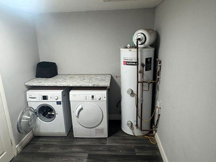 3 Bedroom Flat To Rent In Warley Road, RM14