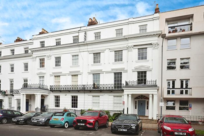 3 Bedroom Flat For Sale In Beauchamp Avenue, Leamington Spa, CV32