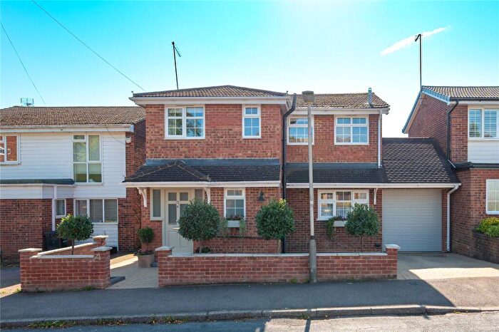 3 Bedroom Detached House For Sale In Cedarwood Drive, St. Albans, Hertfordshire, AL4