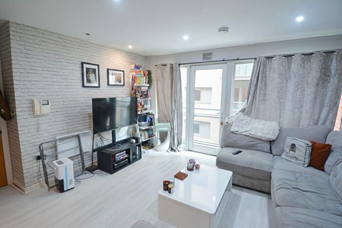 2 Bedroom Apartment For Sale In City Road East, The Boatmans, M15