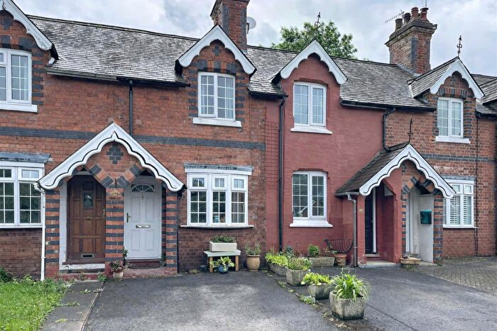 2 Bedroom Cottage For Sale In School Lane, Kenilworth, CV8