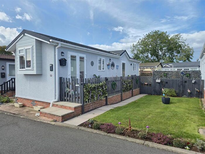 1 Bedroom Park Home For Sale In St Christophers Park, Ellistown, Leicestershire, LE67