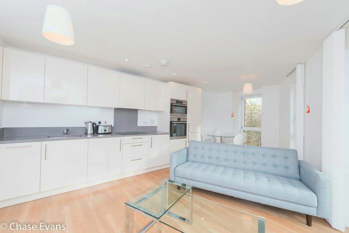2 Bedroom Flat To Rent In No The Avenue, Ivy Point, Bow, E3