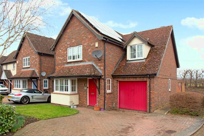 3 Bedroom Semi-Detached House For Sale In Caysers Croft, East Peckham, Tonbridge, Kent, TN12