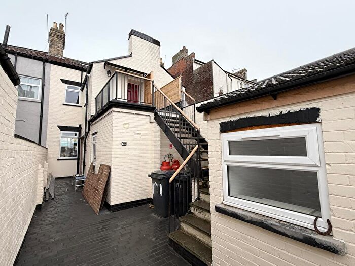 2 Bedroom Maisonette To Rent In London Road South, Lowestoft, NR33