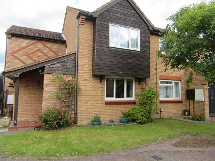 3 Bedroom Semi-Detached House To Rent In Coachmans Lane, Baldock, SG7