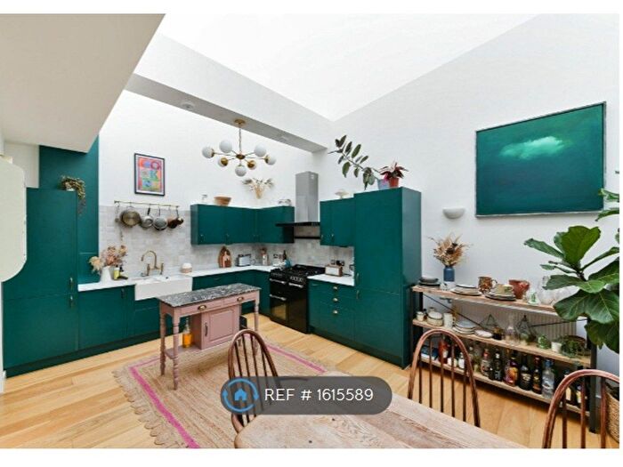 2 Bedroom Maisonette To Rent In Saw Mill Way, London, N16
