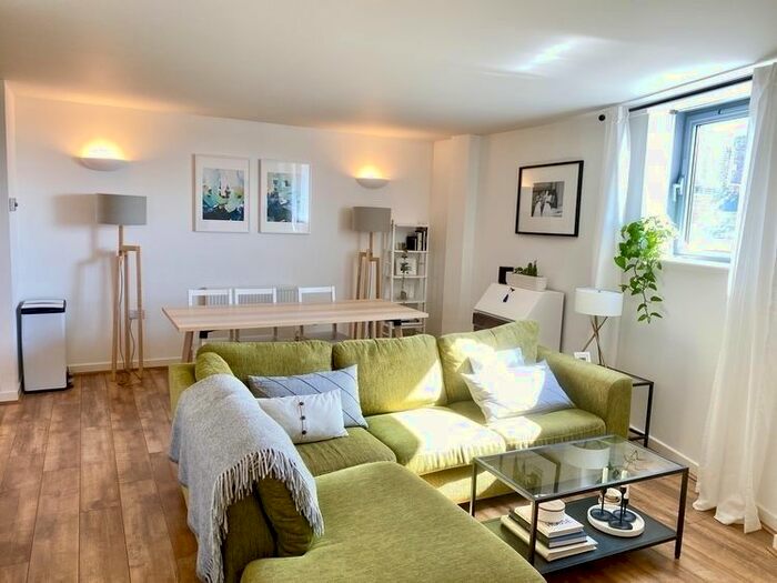 2 Bedroom Flat To Rent In Glasshouse Fields, London, E1W