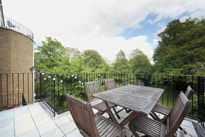 2 Bedroom Flat To Rent In Clapham Road, Clapham, London, SW9