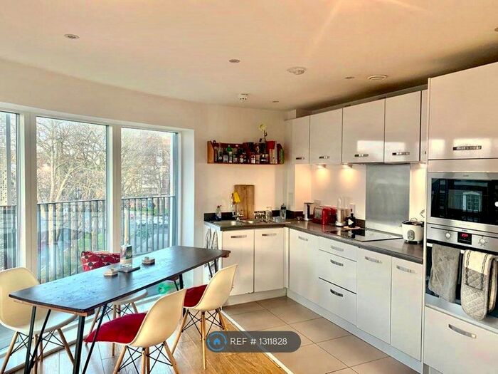 2 Bedroom Flat To Rent In Atkins Square, London E8