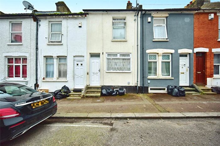 3 Bedroom Terraced House For Sale In Upper Luton Road, Chatham, Kent, ME5