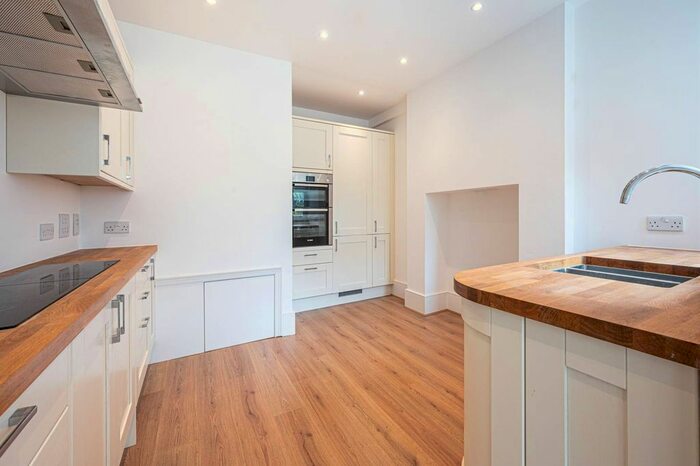 4 Bedroom Semi-Detached House To Rent In Holden Road, Woodside Park, London, N12
